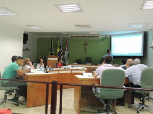Vereadores em reunião para discutir regras e valores do IPTU-2014