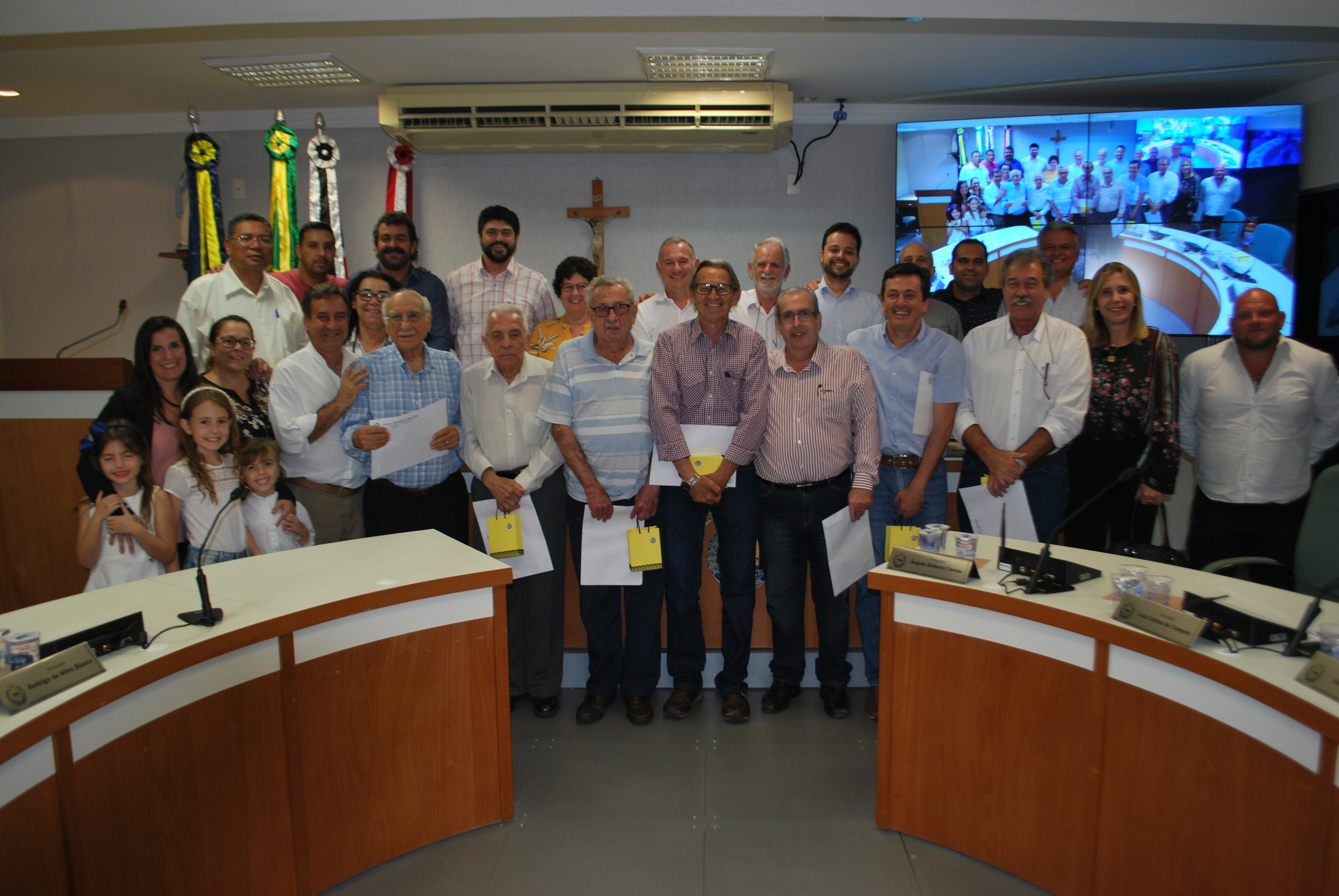 Comemorando o Dia do Vereador, ex-presidentes da Câmara de Jaguariúna, além do atual, receberam homenagens