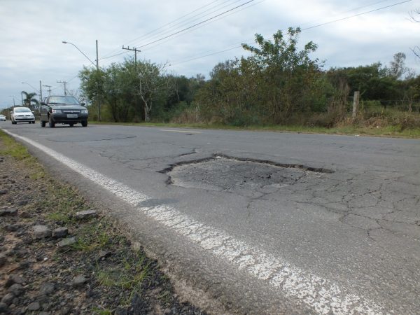 Requerimento solicita recapeamento na estrada que liga Jaguariúna e S.A. Posse