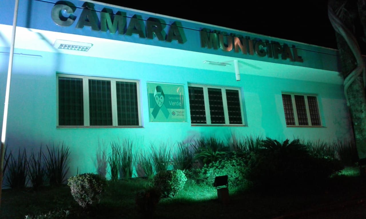 Fachada da Câmara Municipal ganha iluminação especial alusiva ao Setembro Verde