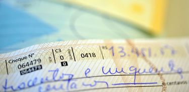 Juros do cheque especial e rotativo do cartão sobem em março