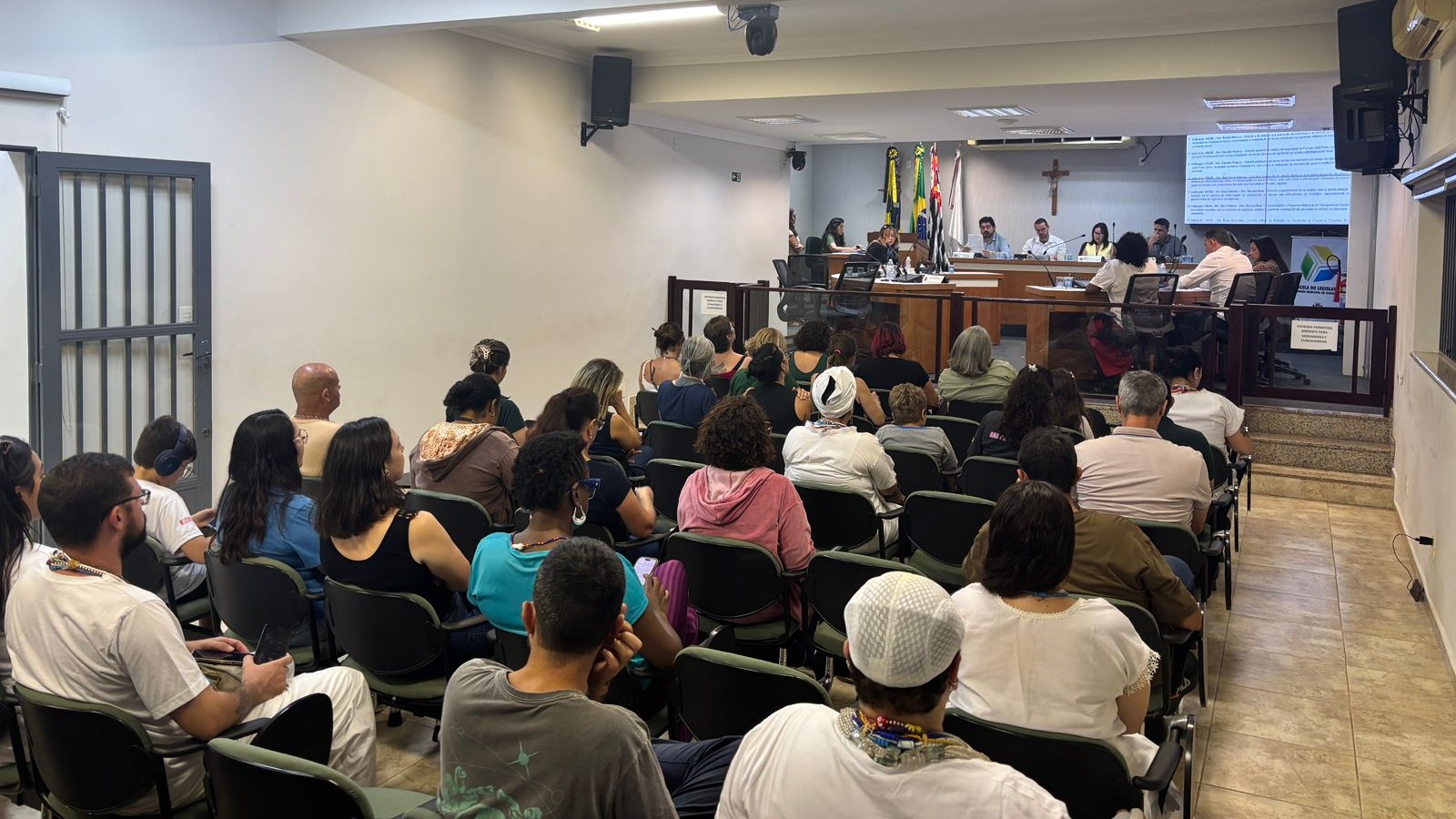 Câmara debate saúde da mulher, infraestrutura e tradição sertaneja em sessão