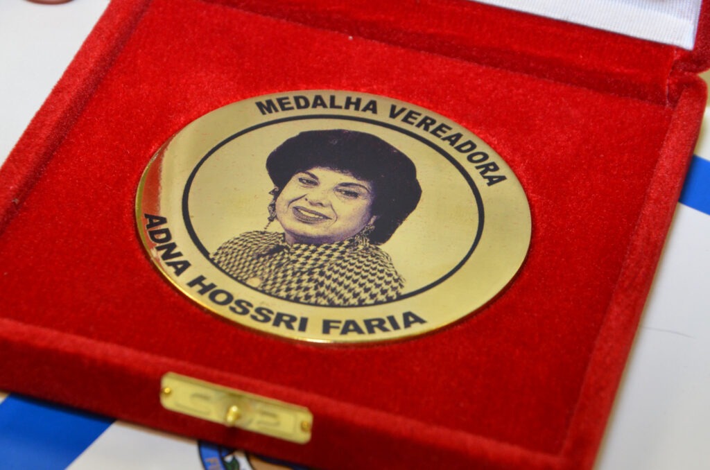 Câmara realiza entrega da medalha Adna Horrsi Faria, nesta segunda-feira (23), no Teatro Dona Zenaide