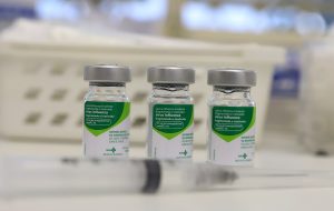 Procura por vacina da gripe aumenta no estado, mas cobertura é pequena nos públicos iniciais