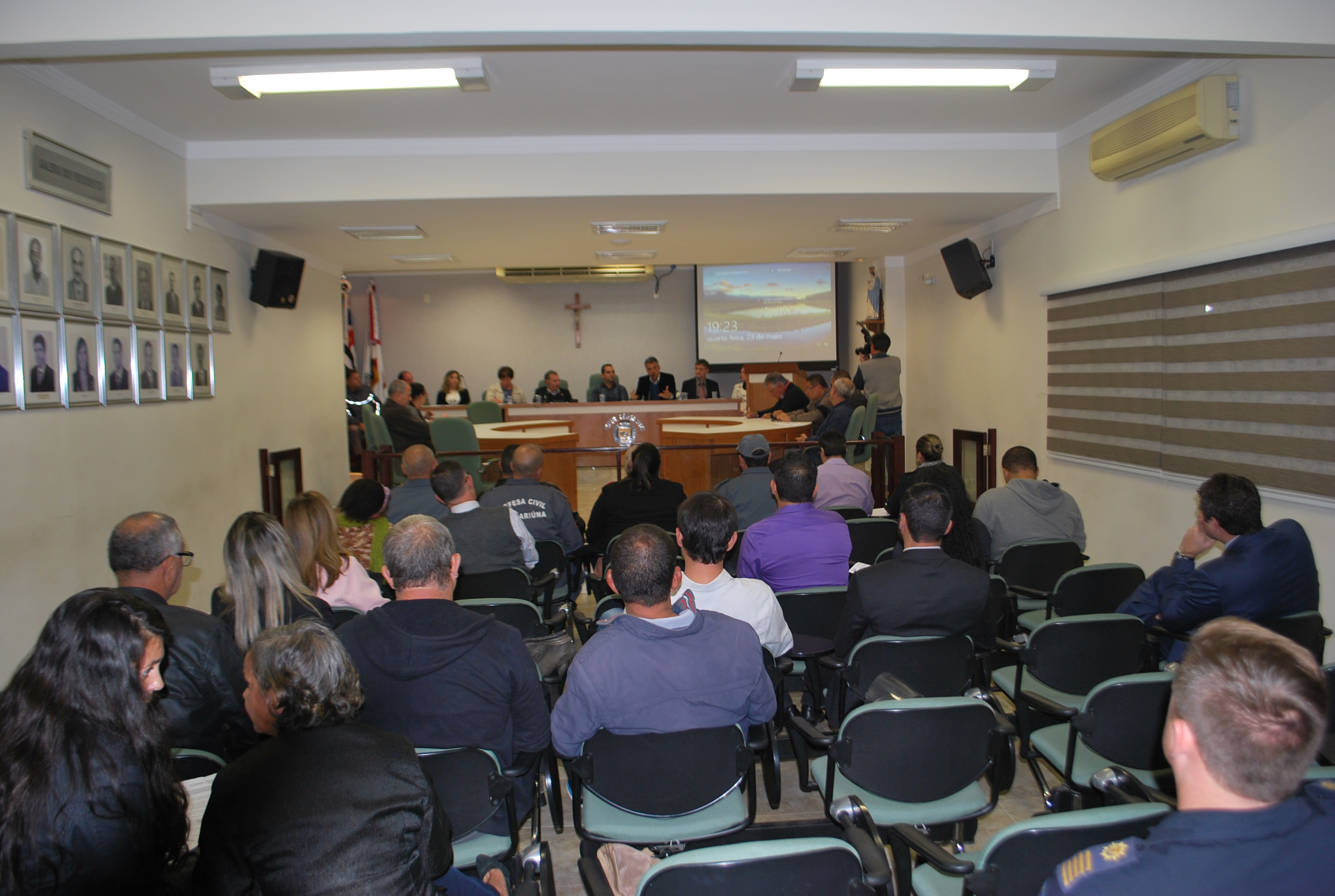 Vereador Walter Luis Tozzi de Camargo pede informações sobre criação de salas de aulas do CEJA durante a tarde