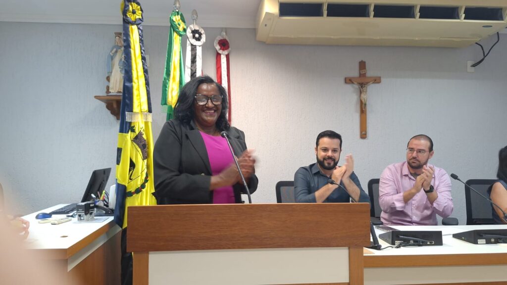 Rose Guerreira toma posse como vereadora na Câmara no lugar de Wanderley Teodoro Filho