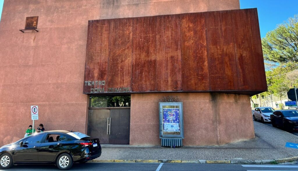 Câmara realiza sessão solene para entrega de títulos e medalhas